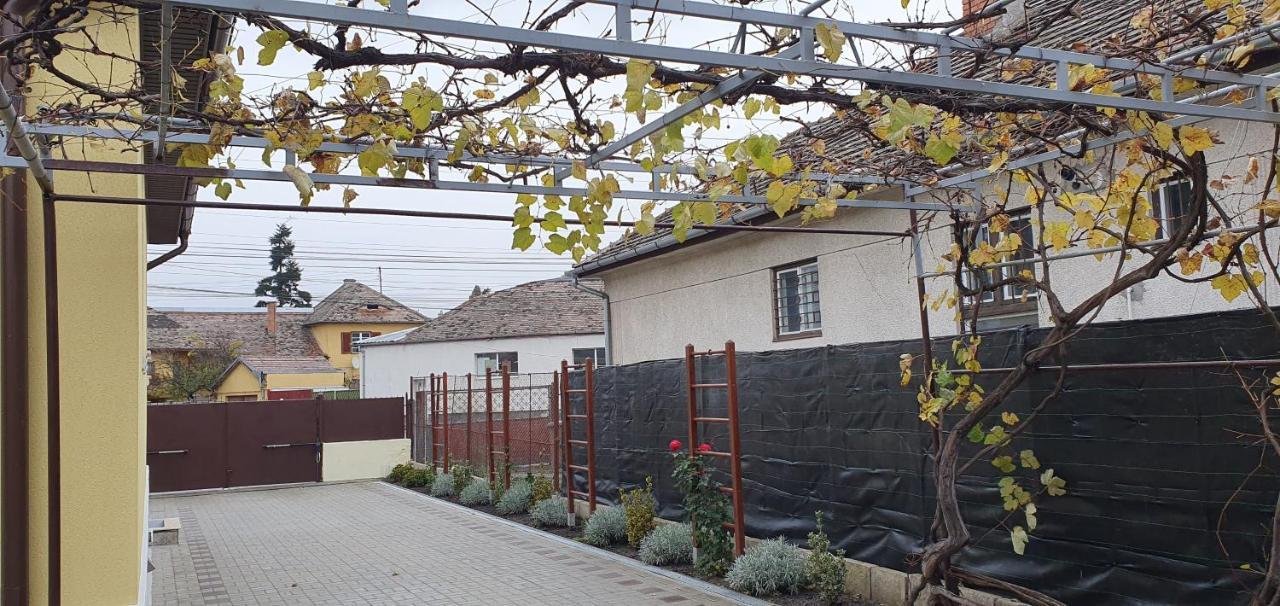 Yellow House Сібіу Екстер'єр фото