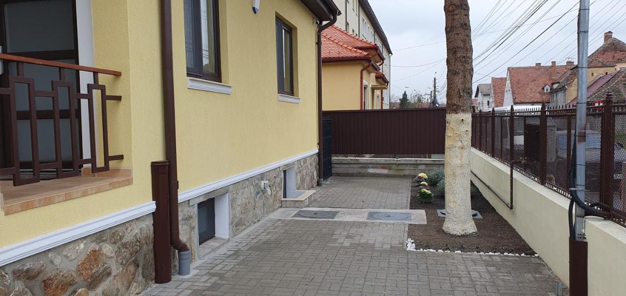Yellow House Сібіу Екстер'єр фото